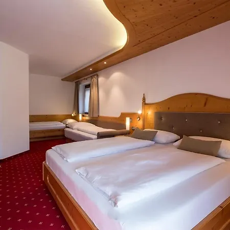 Garni Alba Bed & Breakfast Bed & Breakfast Ortisei Exterior photo